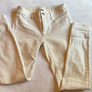American Eagle white stretch skinny jeans